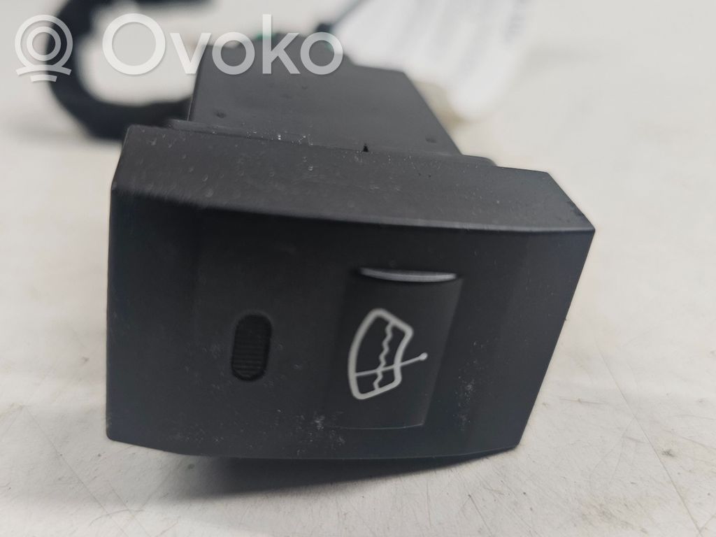 KIA Sorento Windscreen/window heater switch 