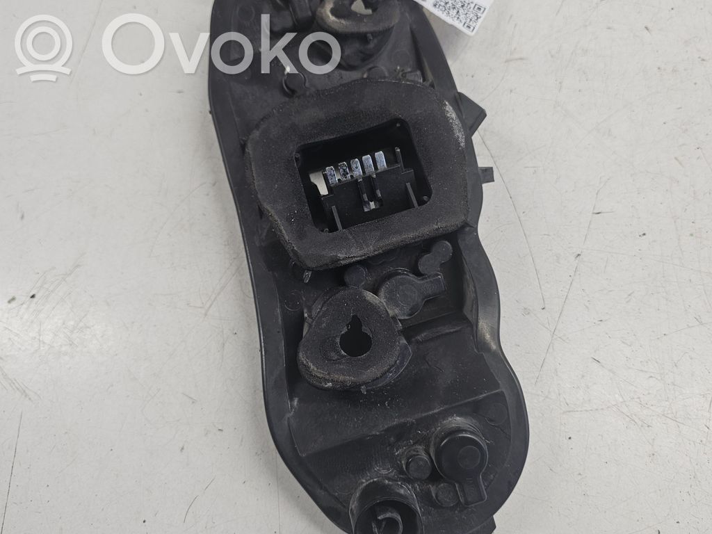 Opel Corsa D Takavalon polttimon suojan pidike 