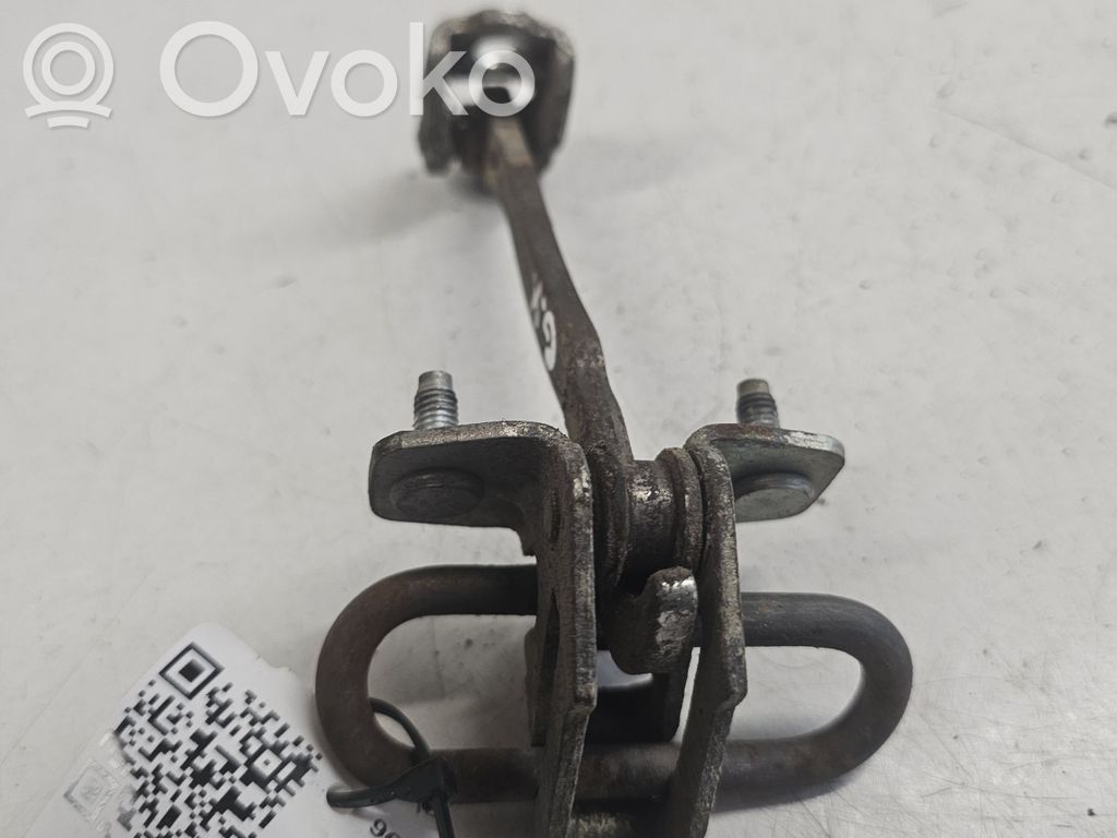 Opel Vectra C Takaoven pidätin 