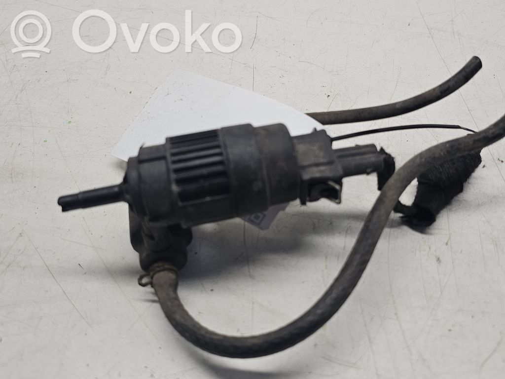 Opel Vectra B Windscreen/windshield washer pump 