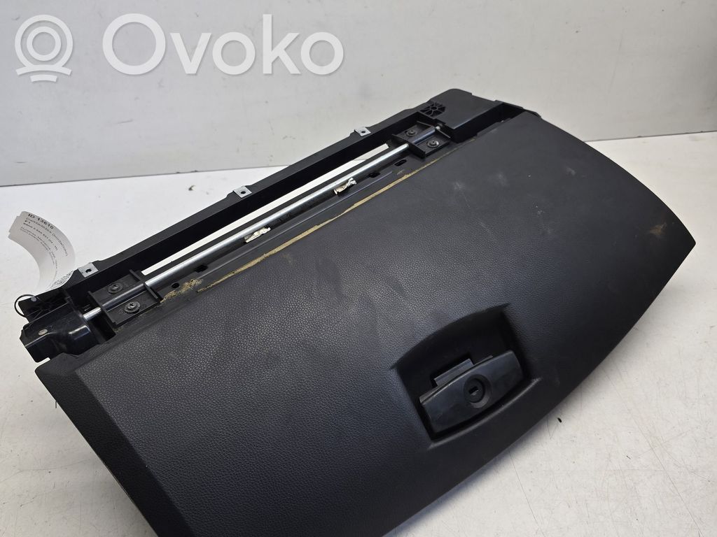 BMW 5 E60 E61 Daiktadėžės (bordačioko) komplektas 