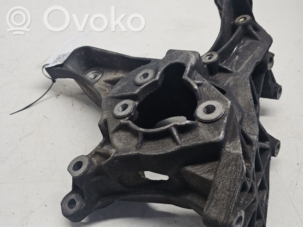 Volvo S40, V40 Generatoriaus kronšteinas 