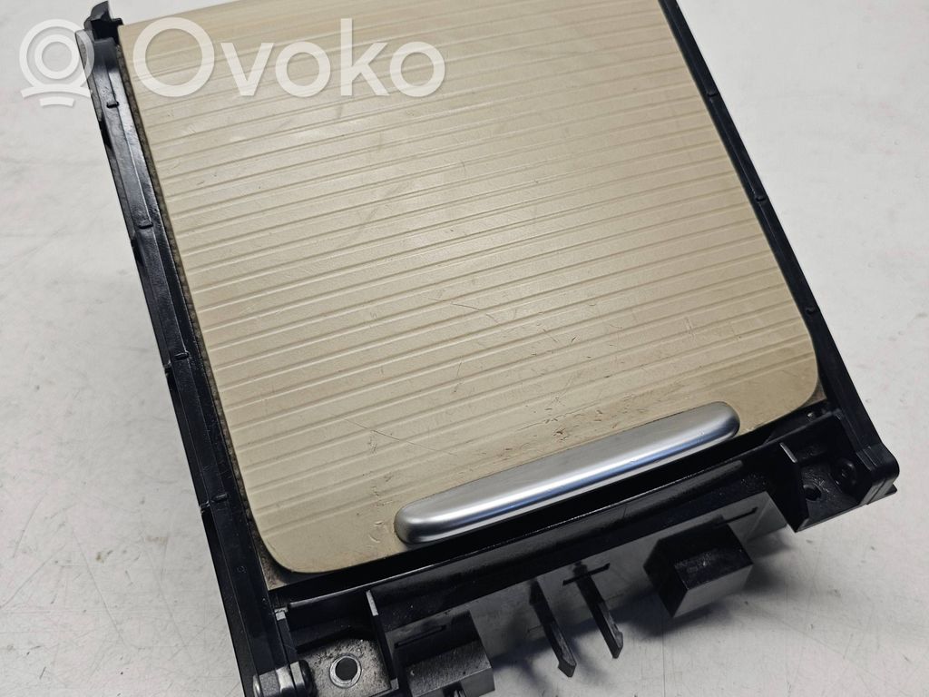 Volvo V70 Puodelio laikiklis 