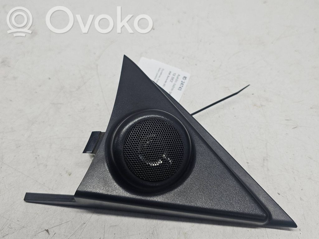 KIA Sorento Front door high frequency speaker 