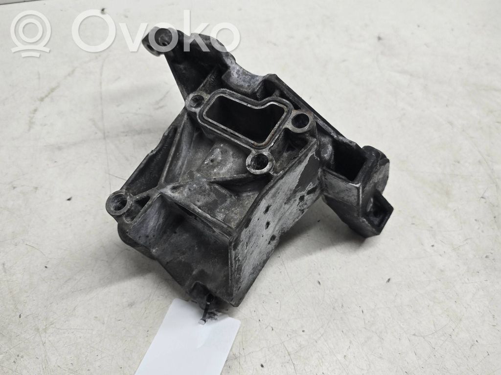 Audi Q7 4L Power steering pump mounting bracket 