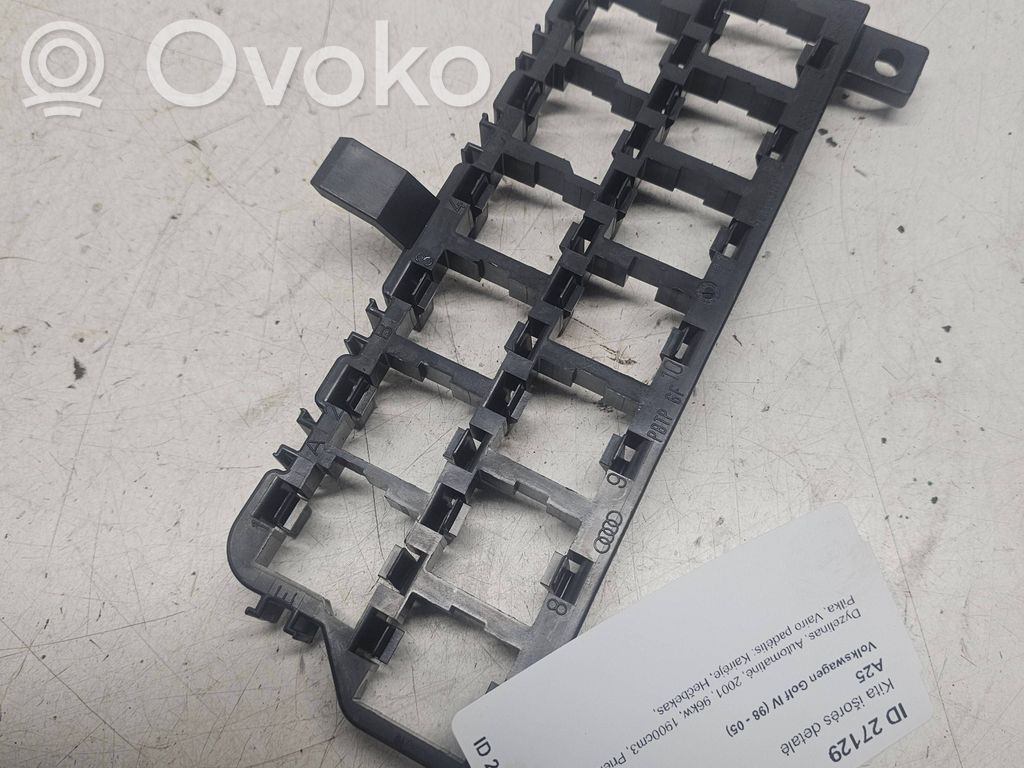 Volkswagen Golf IV Inne części karoserii 