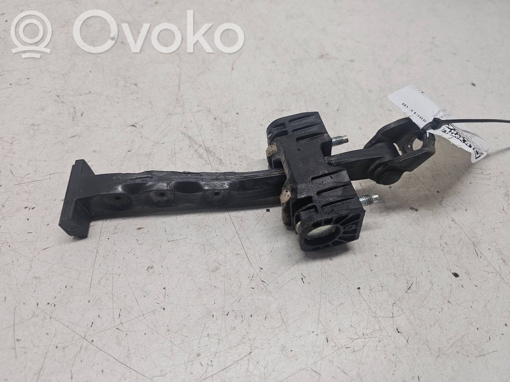 Opel Astra H Etuoven pidätin 