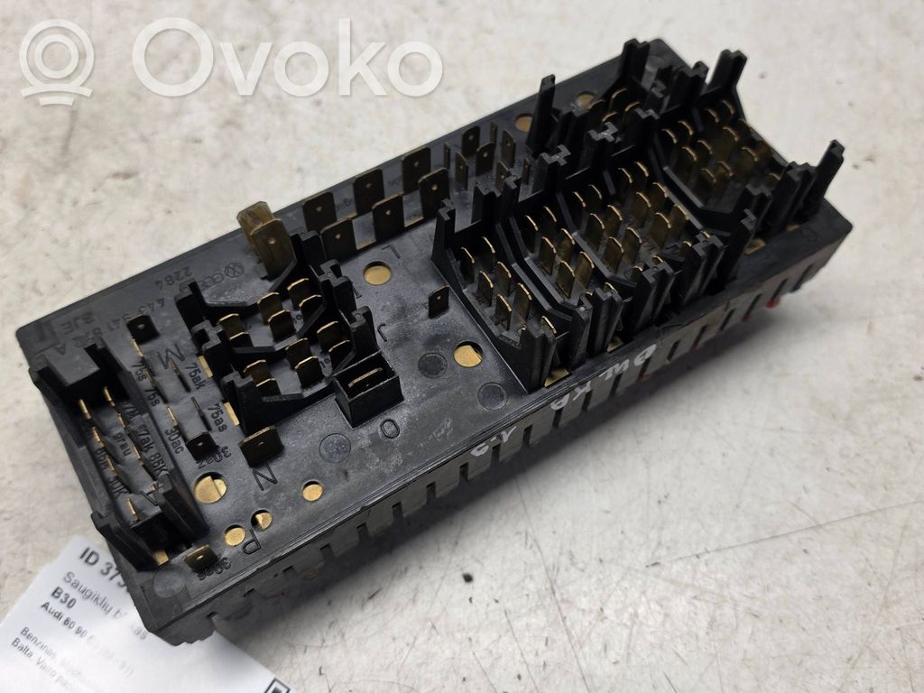 Audi 80 90 B3 Saugiklių blokas 