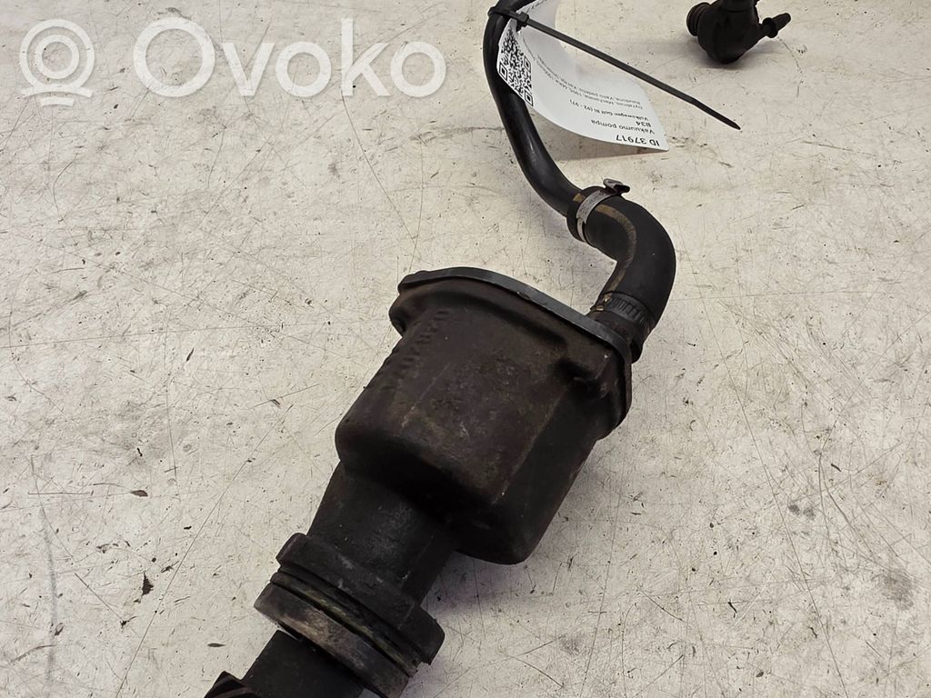 Volkswagen Golf III Vacuum pump 