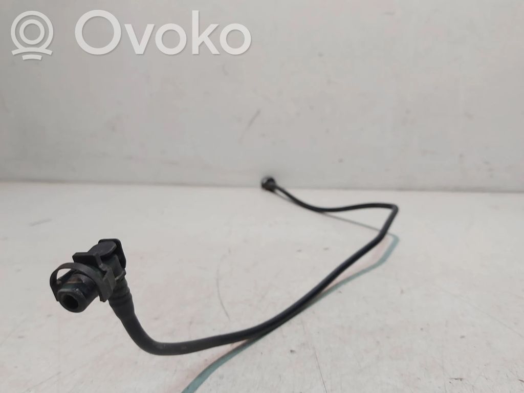 Engine coolant pipe/hose