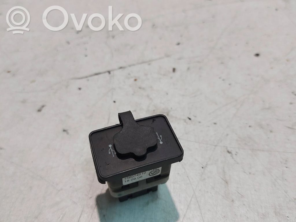 Enchufe conector USB   156074010,180906