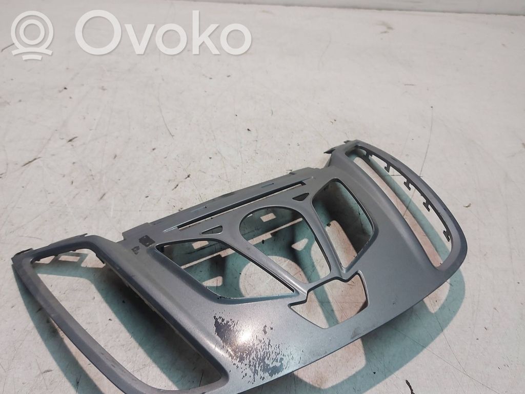 Konsola środkowa / Radio / GPS   17559738,17559707,AM5118835BBW
