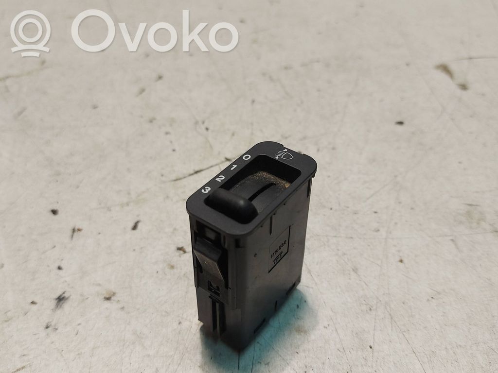 Headlight level height control switch   M10588