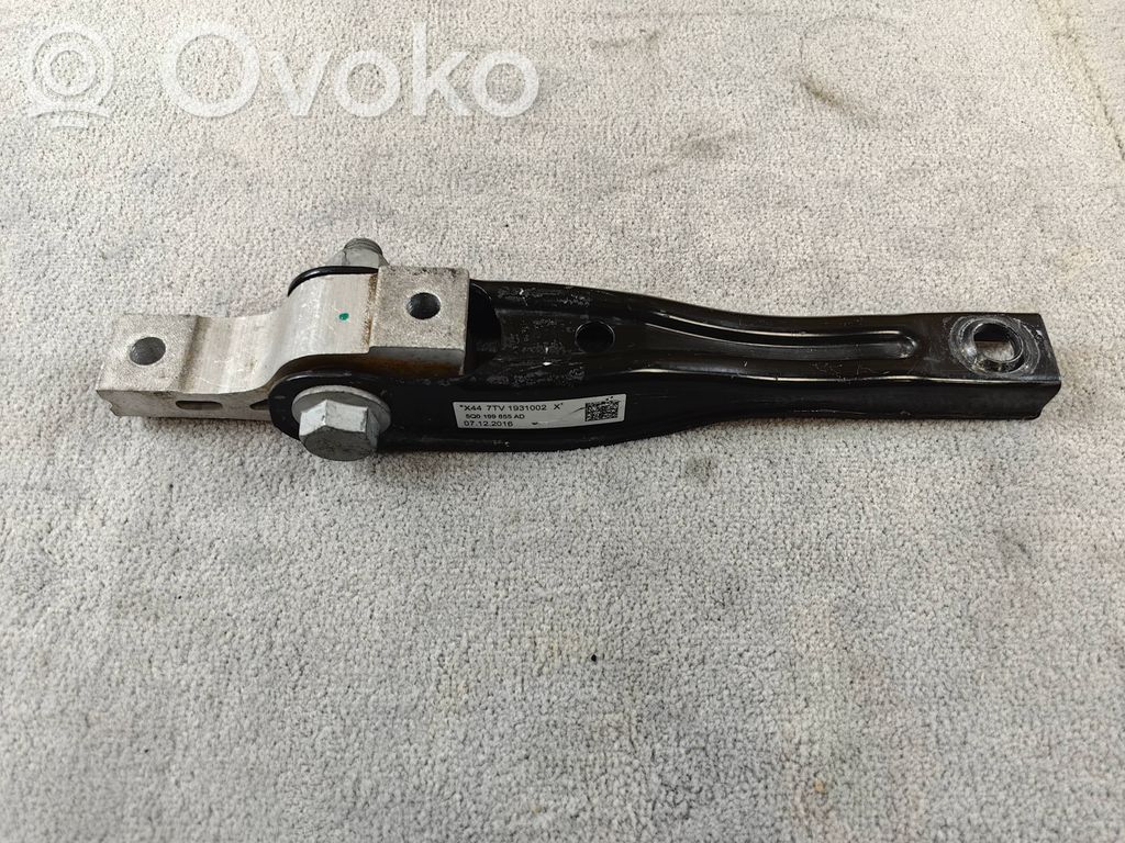 Volkswagen Tiguan Engine mounting bracket 