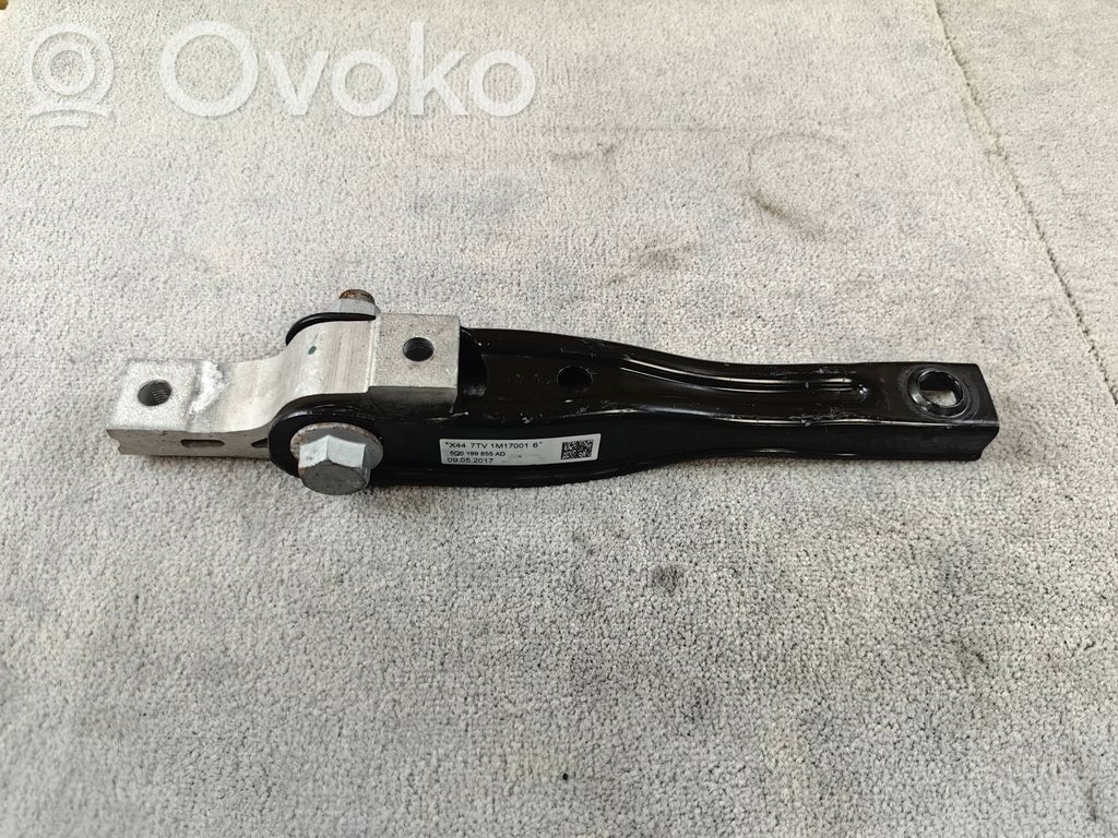 Volkswagen Tiguan Engine mounting bracket 