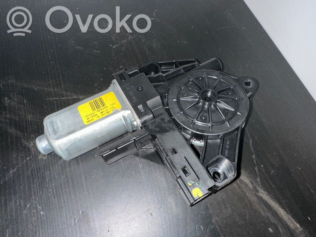 Volvo XC60 Front door window regulator motor 