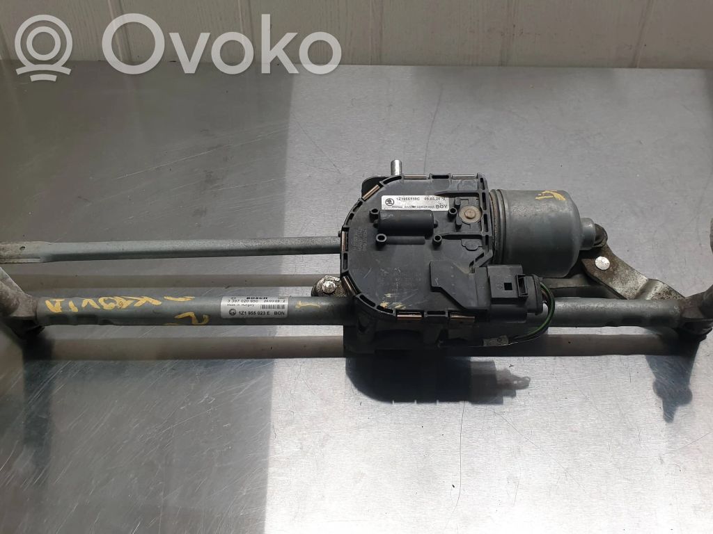 Skoda Octavia Mk2 (1Z) Mechanizm i silniczek wycieraczek szyby przedniej / czołowej 