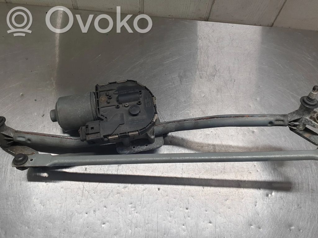 Audi A6 S6 C6 4F Mechanizm i silniczek wycieraczek szyby przedniej / czołowej 