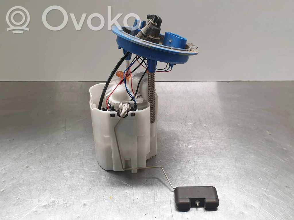 Volkswagen Golf VII Bomba interna de combustible 