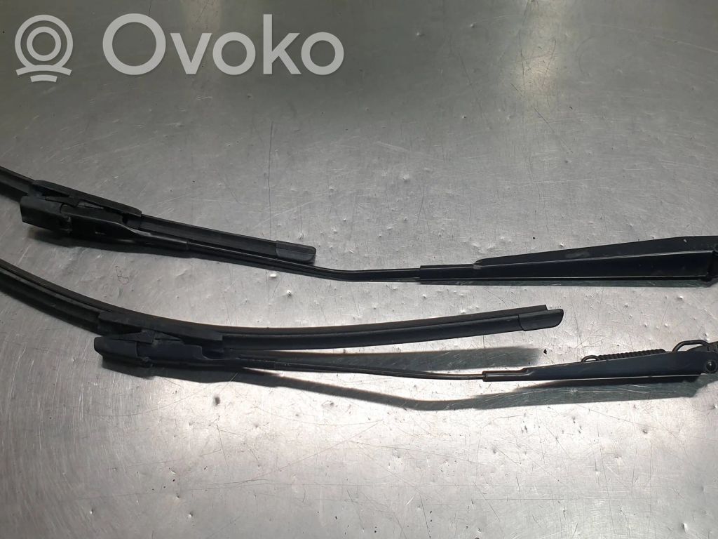 Audi A1 Front wiper blade arm 