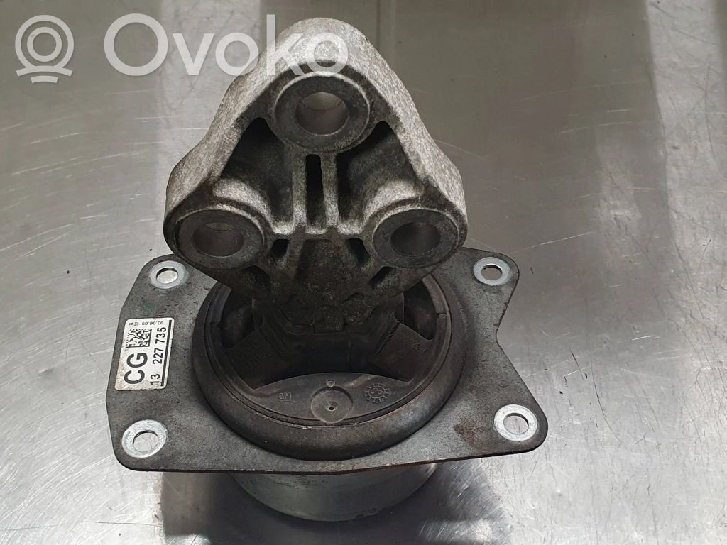 Opel Insignia A Engine mount bracket 