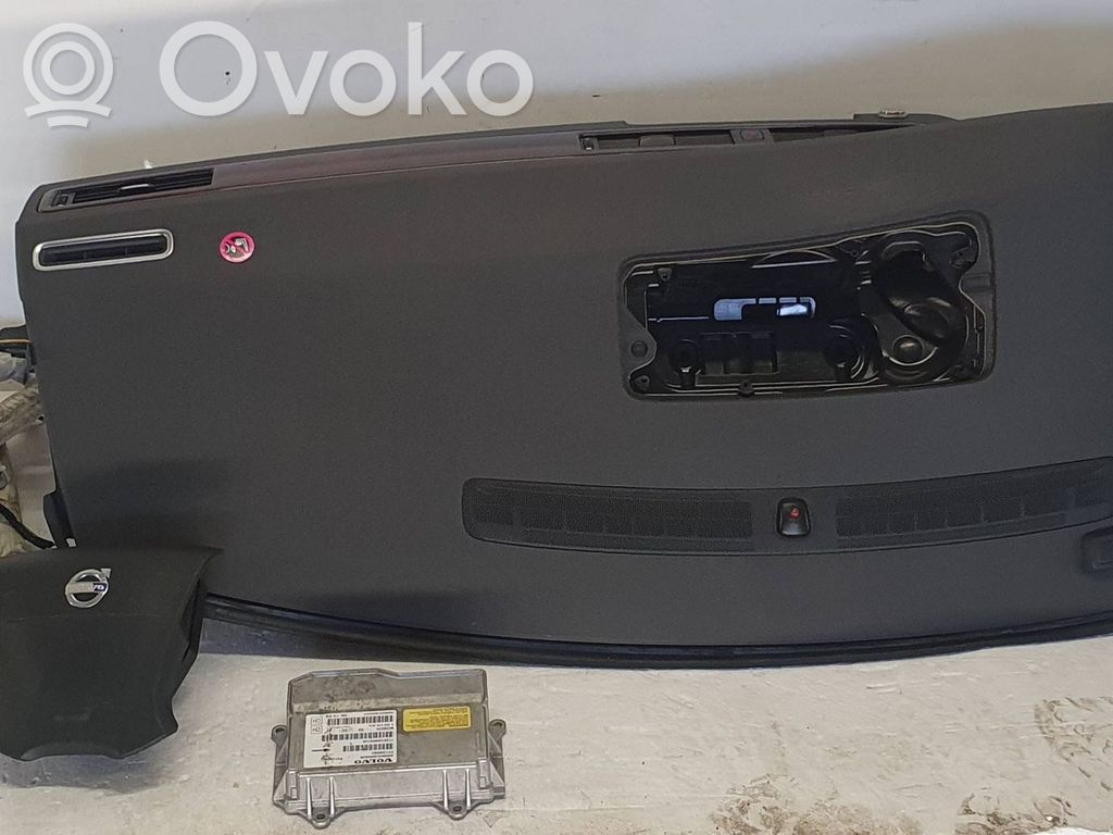 Volvo V70 Oro pagalvių komplektas su panele 