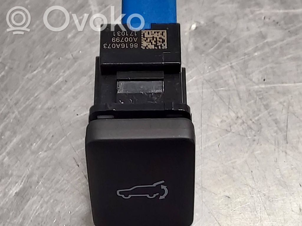 Mitsubishi Outlander Tailgate opening switch 