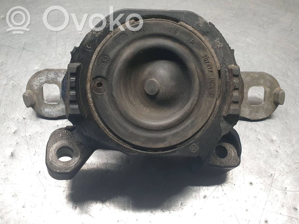 Volvo V50 Engine mount bracket 