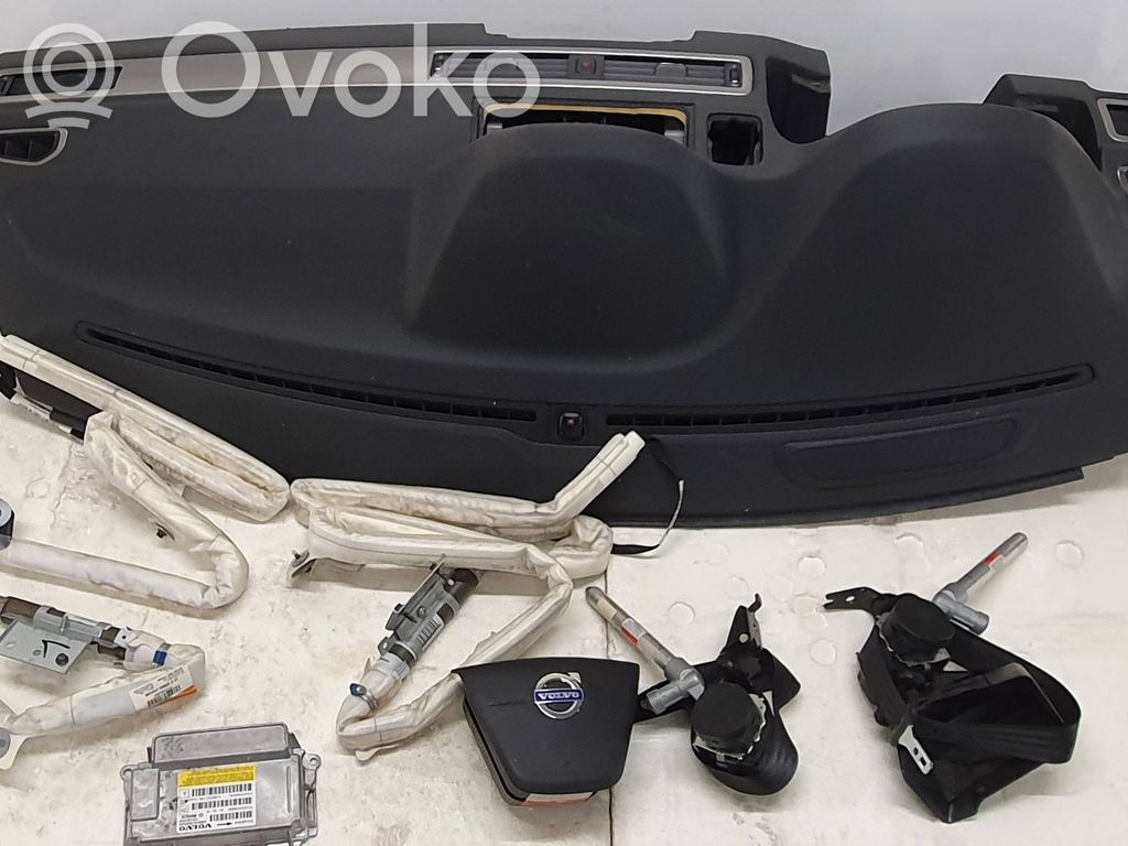 Volvo V70 Oro pagalvių komplektas su panele 