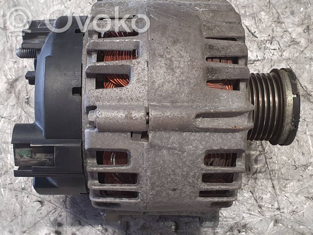 Volkswagen PASSAT B7 Generator/alternator 