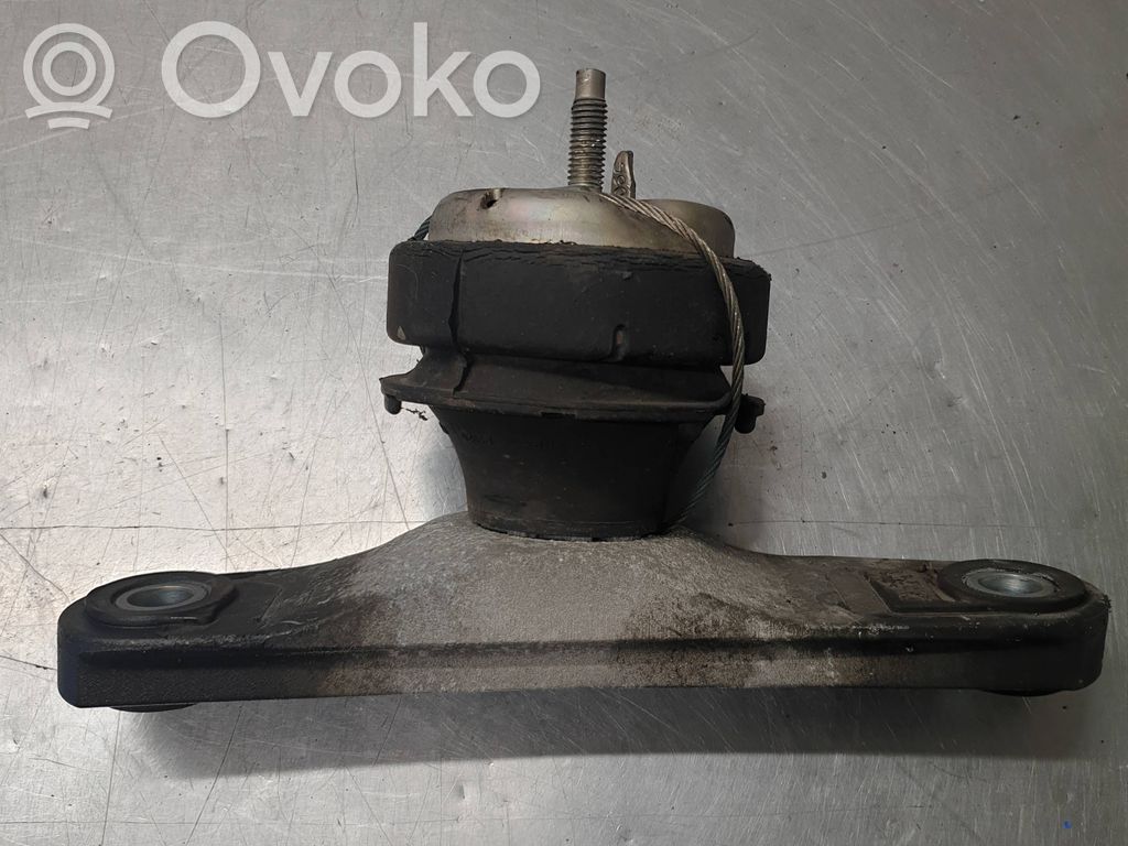 Volvo V40 Engine mount bracket 