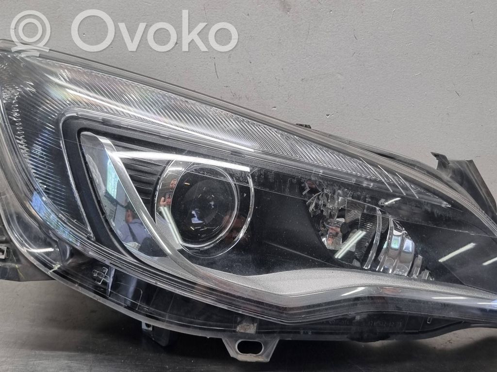 Opel Astra J Lampa przednia 