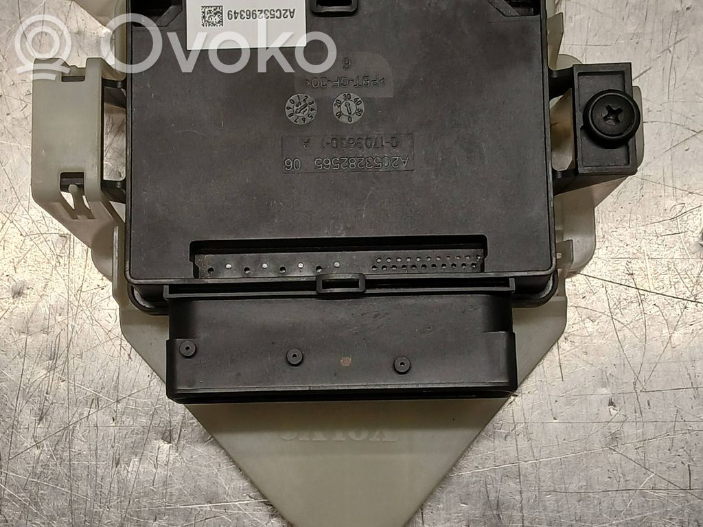 Volvo S60 Hand brake control module 