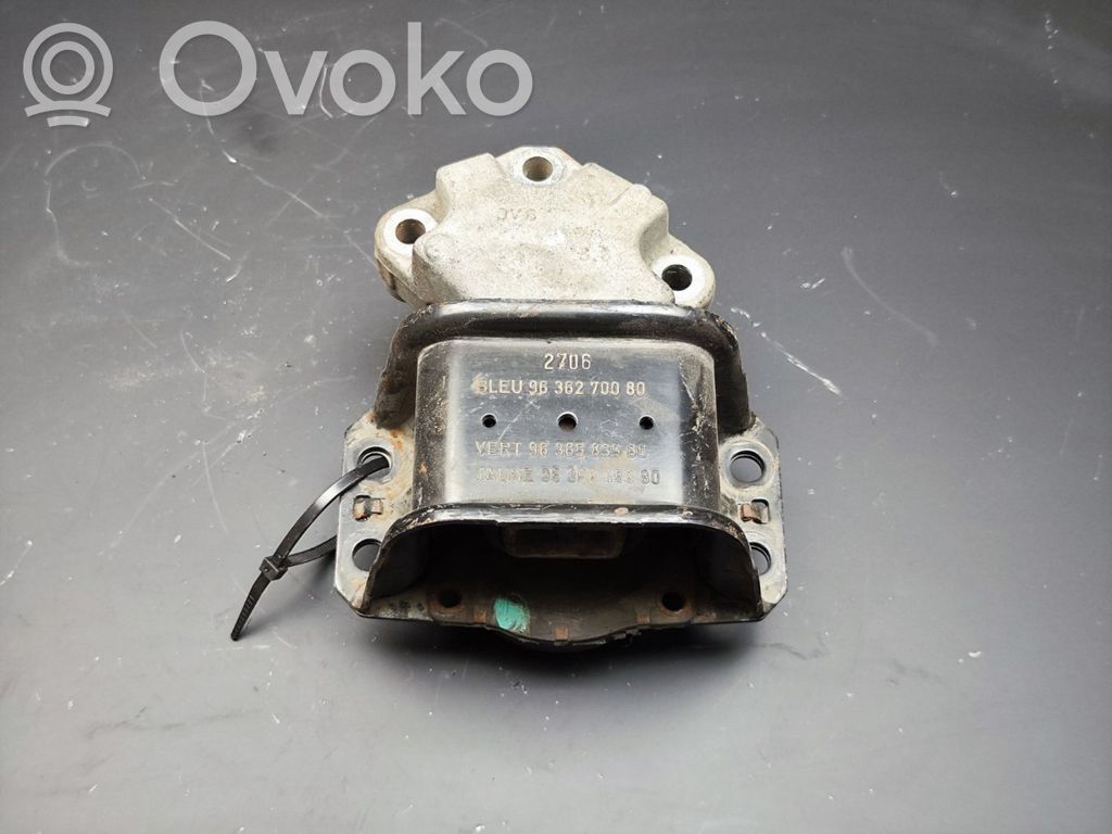 Peugeot 307 Engine mounting bracket 