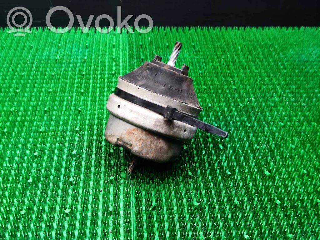 Audi A4 S4 B5 8D Engine mount bracket 