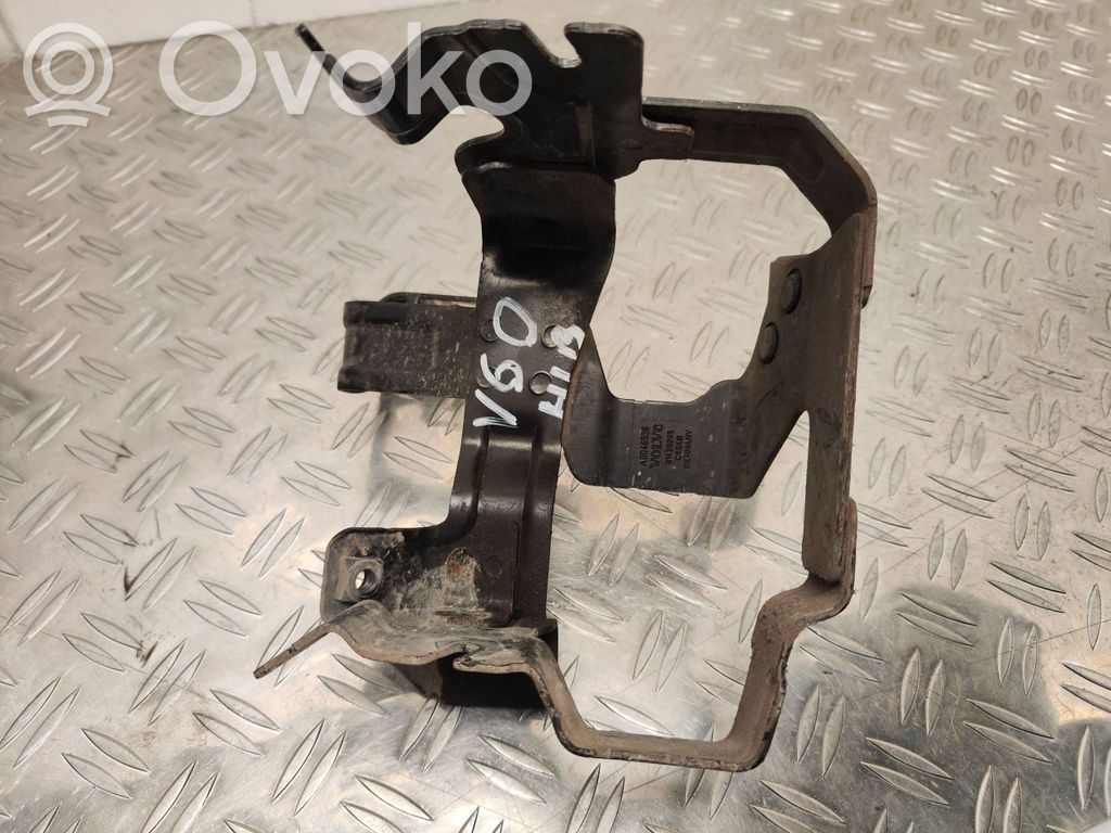 Volvo V60 Power steering pump mounting bracket 