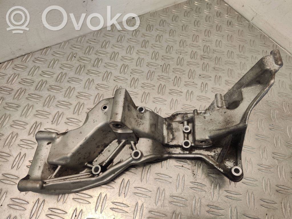 Volvo V60 Generator/alternator bracket 