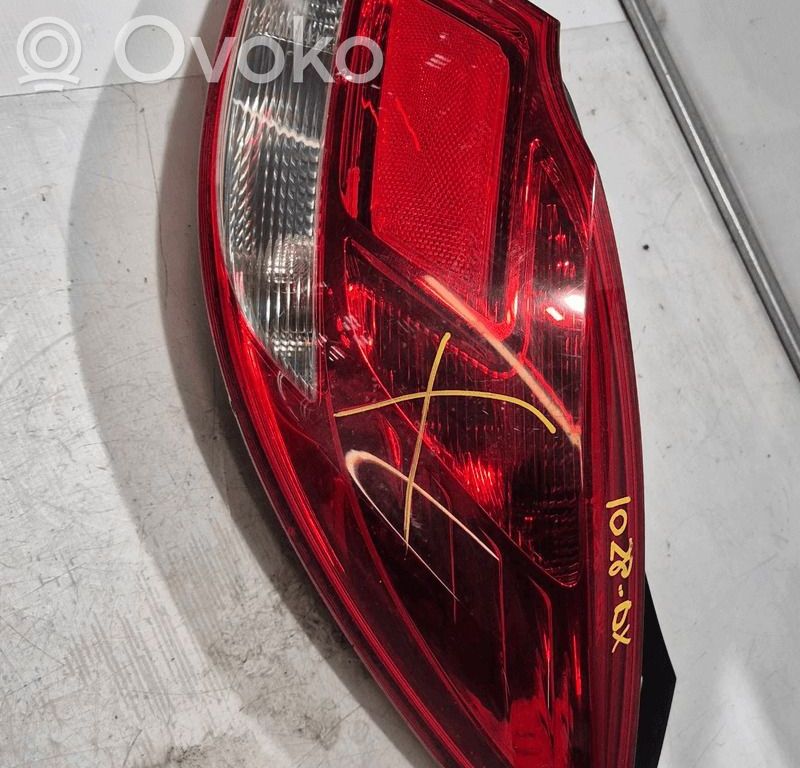 Opel Insignia A Aizmugurējais lukturis virsbūvē 