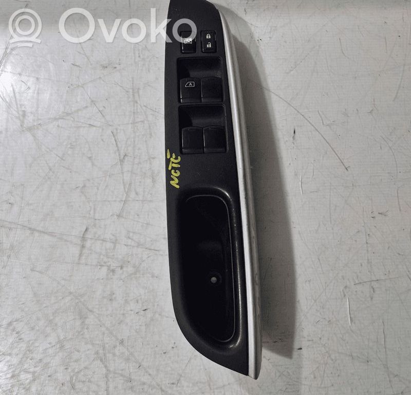 Nissan Note (E11) Electric window control switch 