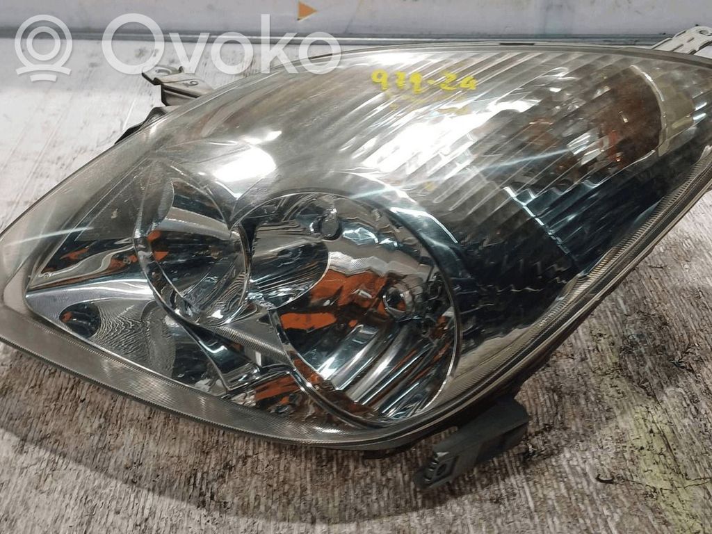 Toyota Corolla Verso E121 Scheinwerfer 