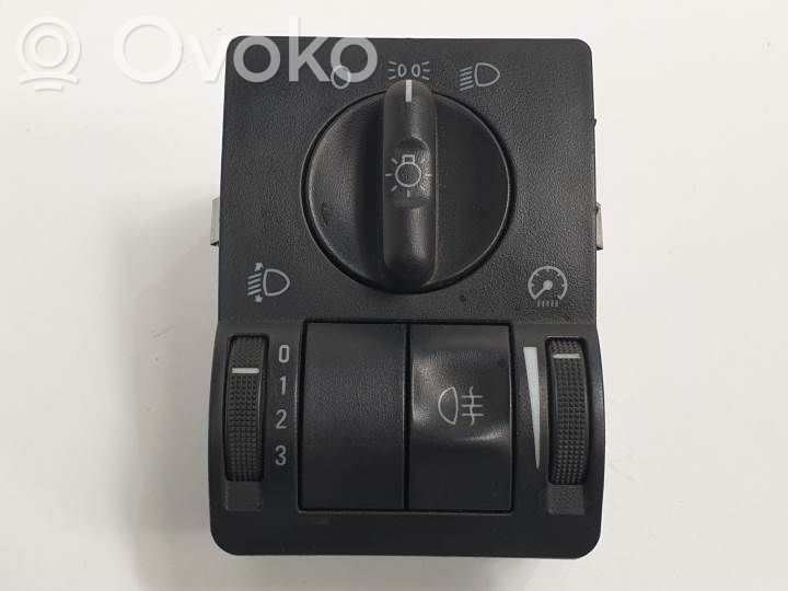 Light switch   9116615,0524119