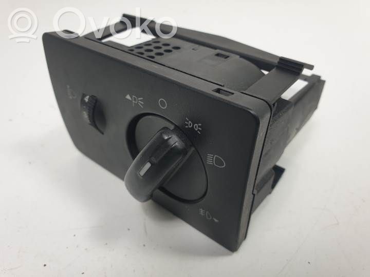 Light switch   498610