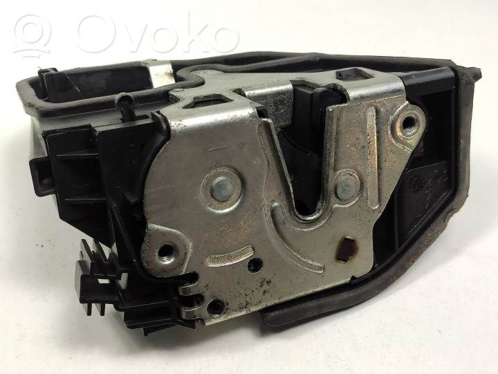 Rear door lock   7167076