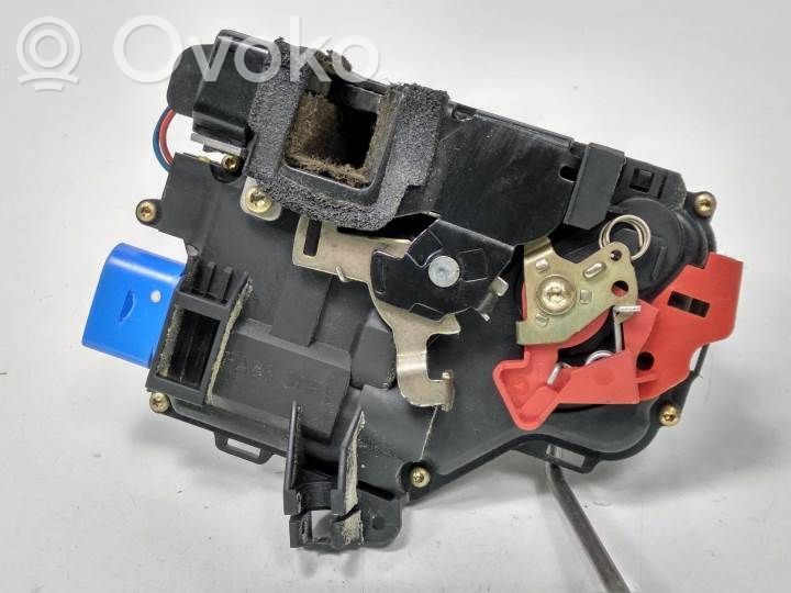 Front door lock   4E1837015