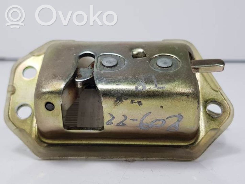 Tailgate lock latch