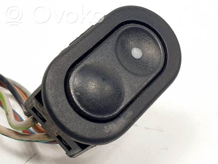 Opel Tigra A Electric window control switch 