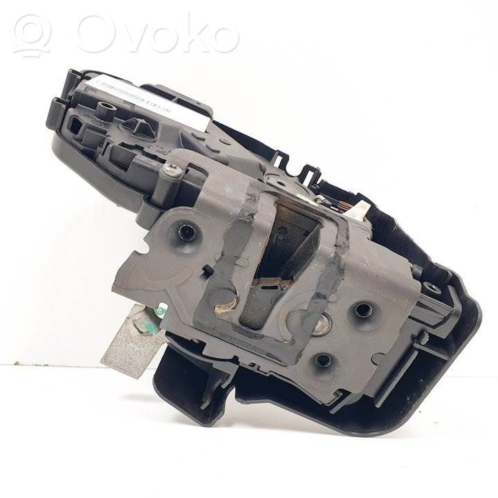 Ford Focus Priekšpusē slēdzene 