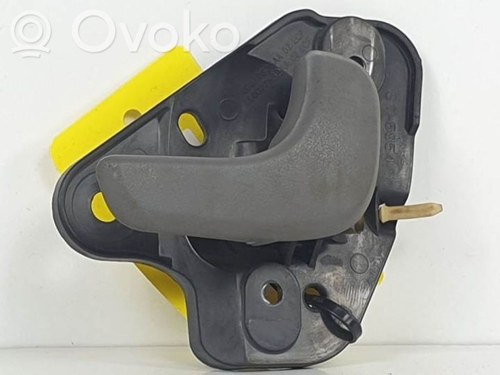 Manecilla interna puerta delantera   L0077825AA,ST5854