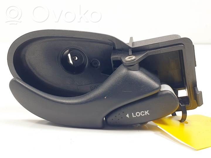 Manecilla interna puerta delantera   YC15V22600A