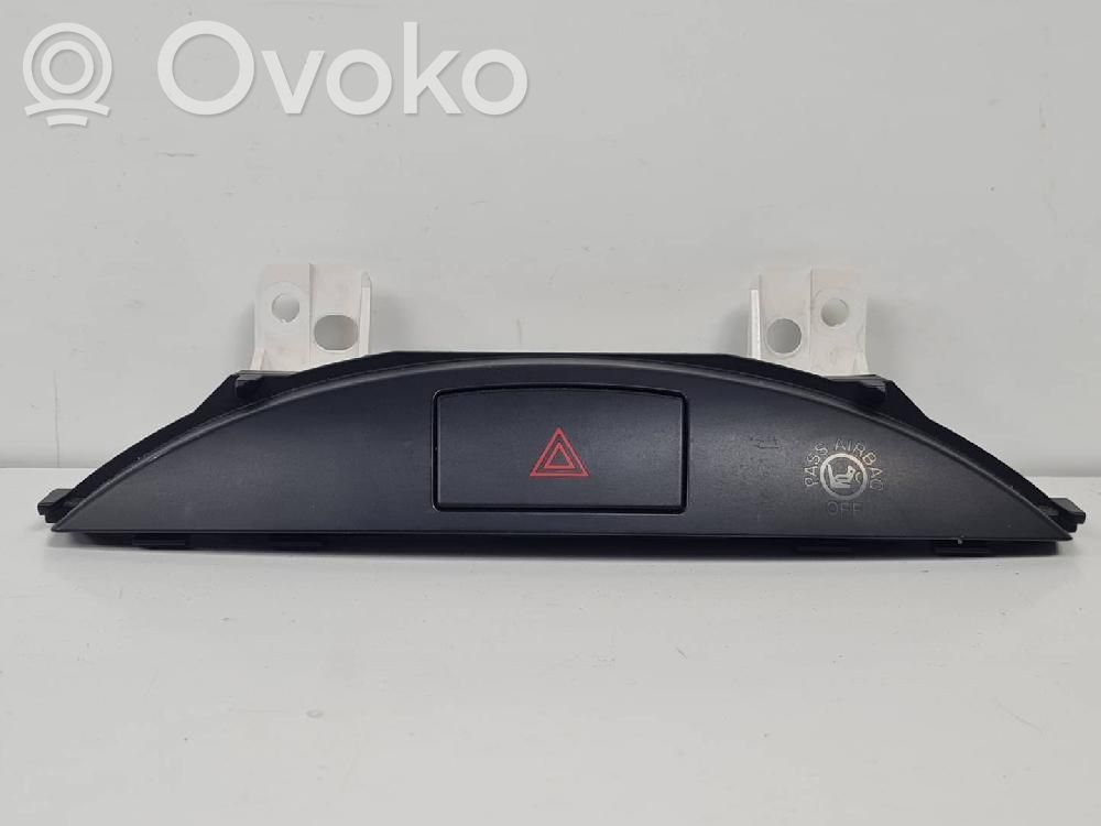 Hätävilkkujen kytkin   NE51664H0A